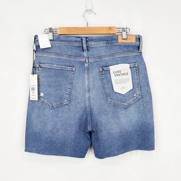 NWT 7 For All Mankind Luxe Vintage Raw Hem Denim Short Medium Wash Blue 32 - Picture 2 of 7